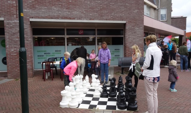 Kinderen vanaf zeven jaar zijn van harte welkom om (beter) te leren schaken.