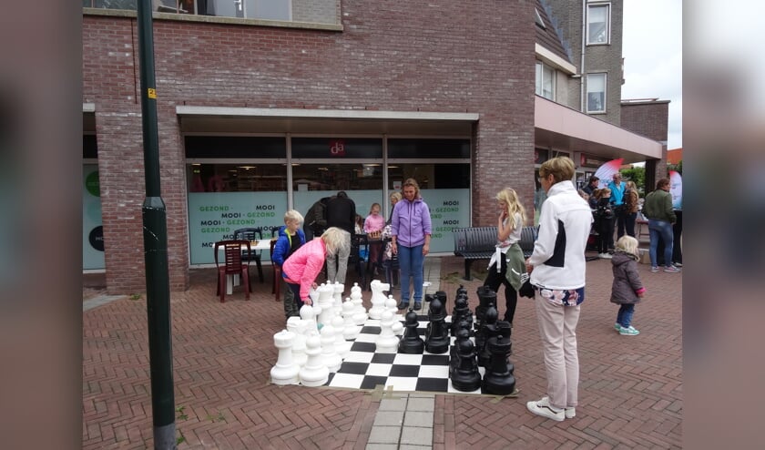 Kinderen vanaf zeven jaar zijn van harte welkom om (beter) te leren schaken.