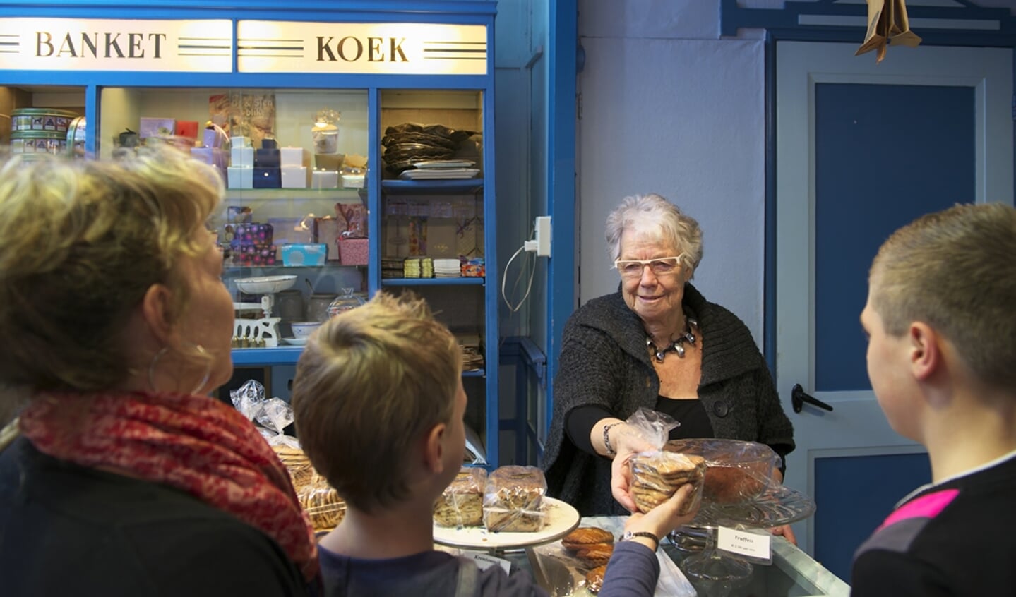 Vrijwilligers staan bezoekers met raad en daad bij in het Lekkerste museum van Nederland.
