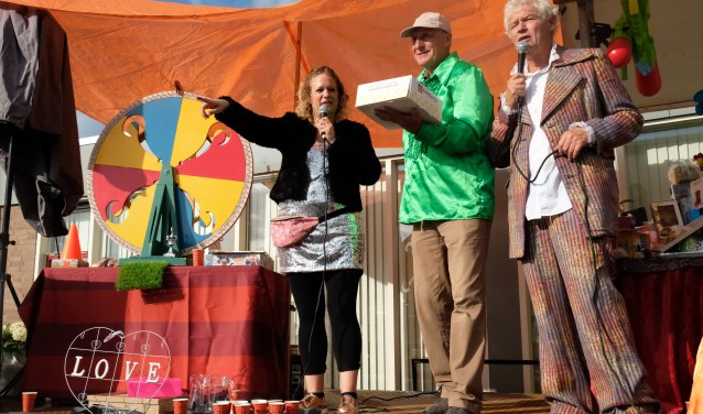 De prijzen voor het Rad van Avontuur en de loterij zijn deels geschonken door de Waterlandse middenstand en overtroffen de stoutste verwachtingen van het organiserend comité.