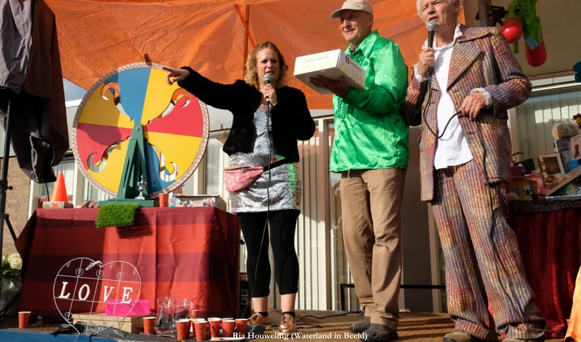 De prijzen voor het Rad van Avontuur en de loterij zijn deels geschonken door de Waterlandse middenstand en overtroffen de stoutste verwachtingen van het organiserend comité.