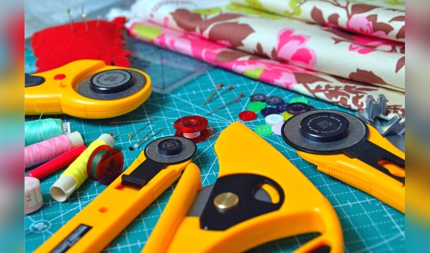 Ook voor kapotte kledingstukken is het Repair Café het juiste adres.