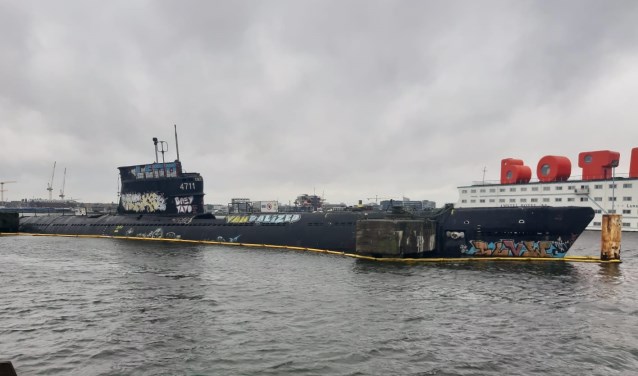 De Foxtrot voor de NDSM-werf.
