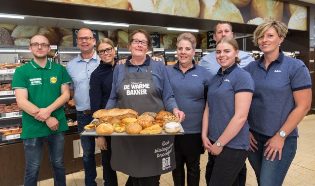 De medewerkers van Lidl Heerhugowaard staan te popelen om hun vernieuwde winkel aan de klanten te laten zien.