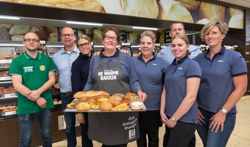 De medewerkers van Lidl Heerhugowaard staan te popelen om hun vernieuwde winkel aan de klanten te laten zien.