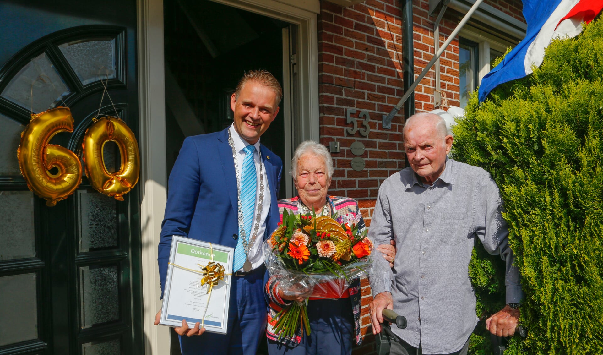 Wethouder Nederpelt feliciteert stel 'Kelder-Kelder'