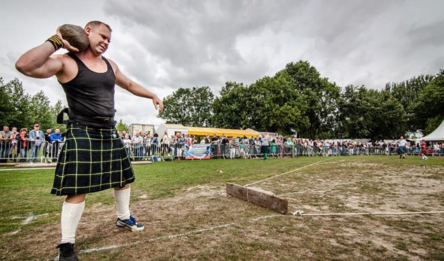 Sebastiaan Huys, voorzitter van AV Hera, in actie als 'heavy athlete'. 