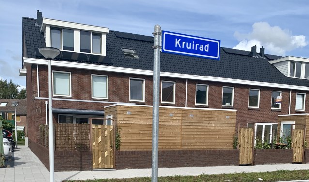 Harpraam heeft ook eindelijk haar naambordje aan de weg.