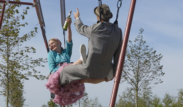 Springtime, een acrobatisch spel met Jos van Wees en Merel Kamp.