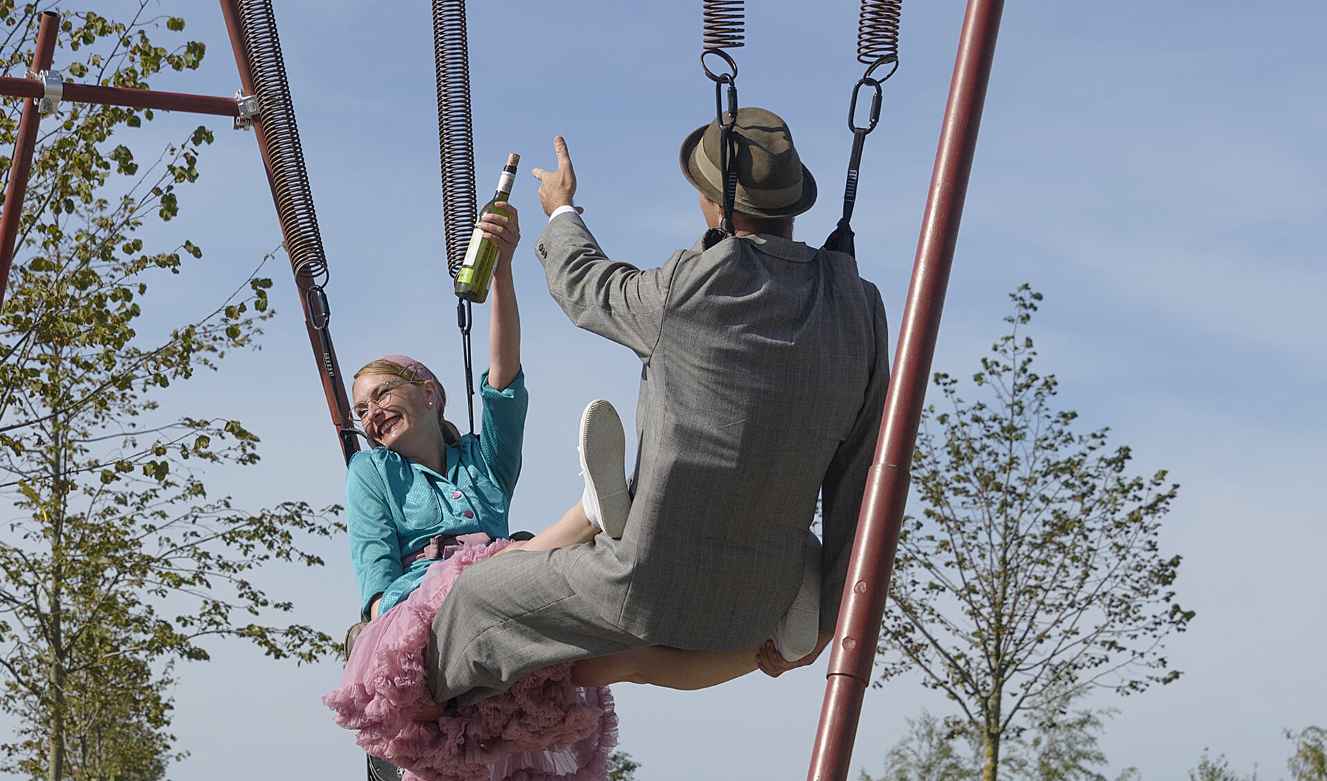 Springtime, een acrobatisch spel met Jos van Wees en Merel Kamp. 