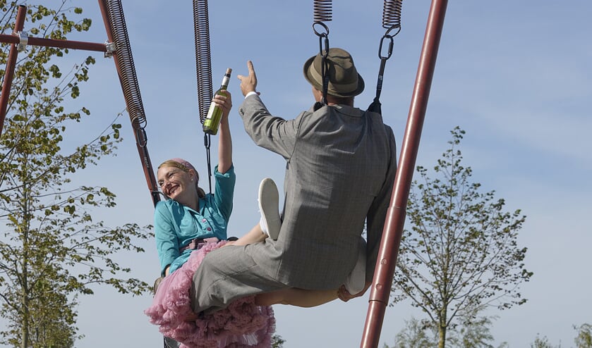 Springtime, een acrobatisch spel met Jos van Wees en Merel Kamp.