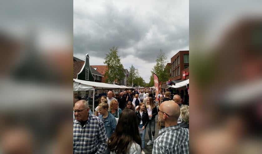 De najaarsbraderie in Krommenie is elk jaar weer een groot succes.