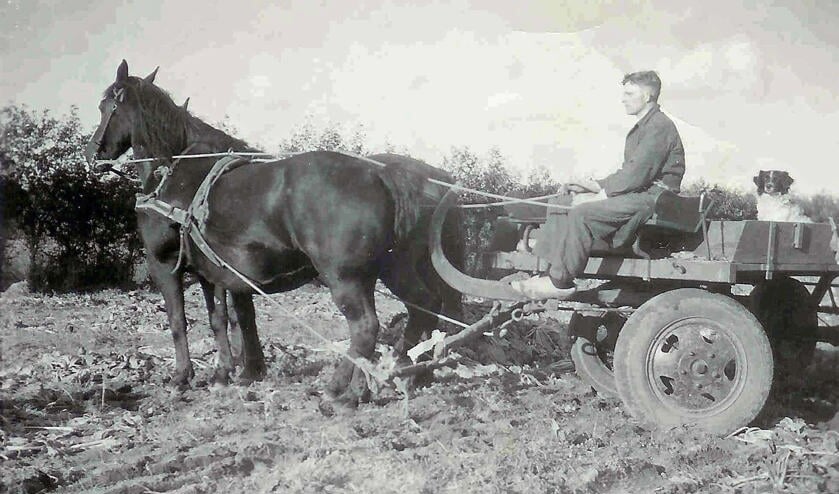 Piet Scheerman aan het werk in 1944.