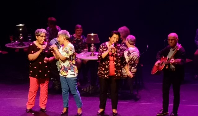 50- en 60 plussers schitteren op het podium van Zaantheater. Doe mee en ervaar hoe bijzonder dat is!