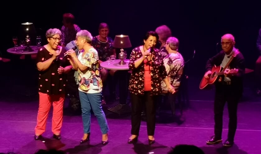 50- en 60 plussers schitteren op het podium van Zaantheater. Doe mee en ervaar hoe bijzonder dat is!