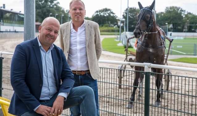 Kees de Groot en Robin Goudsblom op de Alkmaarse drafbaan.