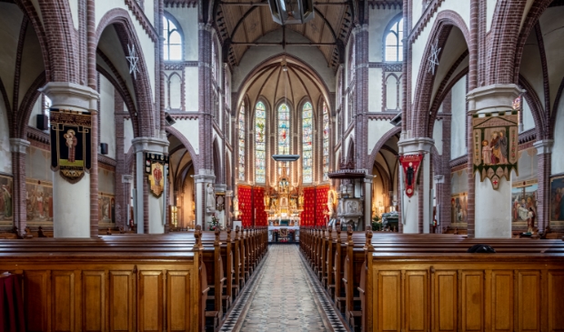 Interieur van de de Bonifatiuskerk.