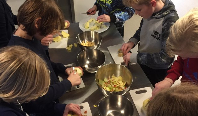 Kinderen houden van gezond eten als ze zelf koken.