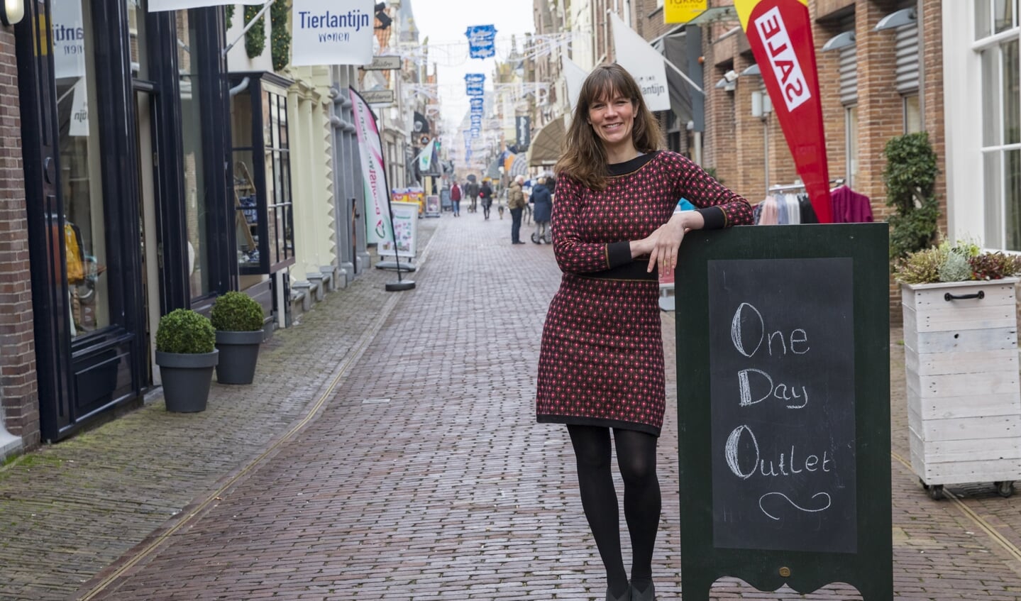 Enkhuizerse Hanneke de Jong is initiatiefneemster van One Day Outlet: Sfeervolle binnenstad, vertrouwde gezichten en bijzondere winkels