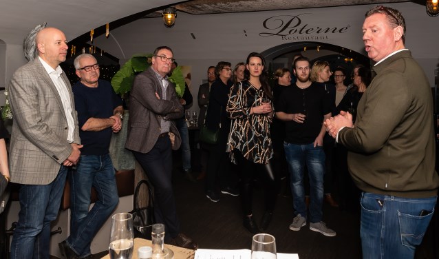Voorzitter Arwin Versteijne (rechts) riep in zijn toespraak op tot verbinding.
