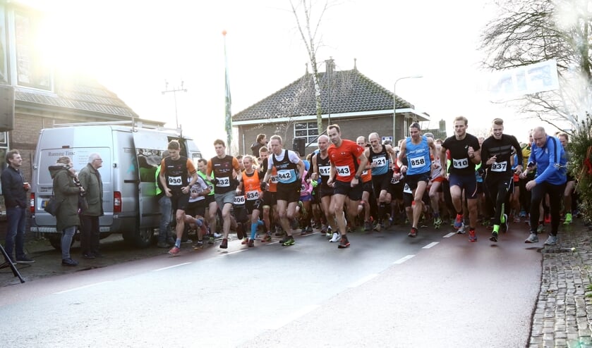 Wel 739 deelnemers gingen van start tijdens de Oudejaarsdijkenloop in Aartswoud.