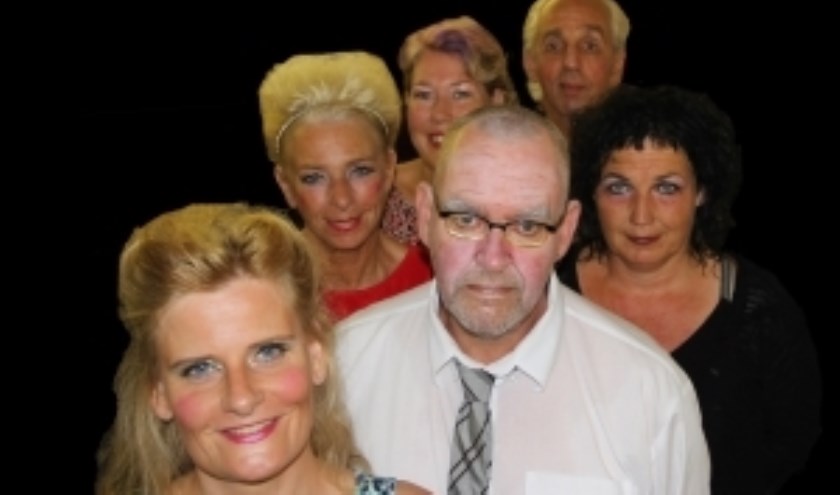 De cast van het toneelstuk.