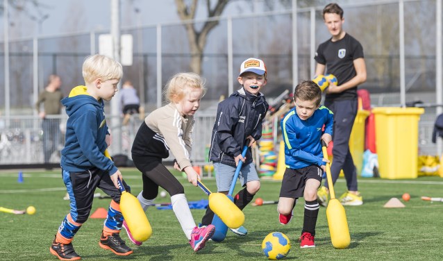Vier- en vijfjarigen maken bij de WFHC op een leuke en natuurlijke manier kennis met sportief bewegen.