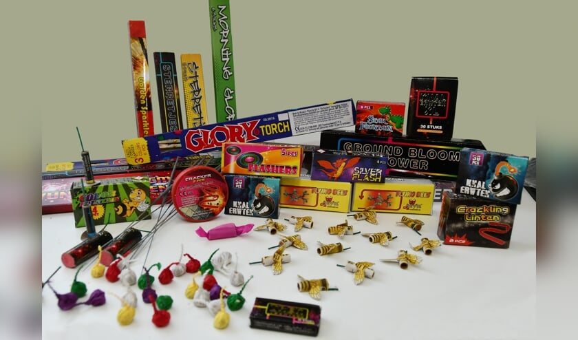 Een sortering fop- en schertsvuurwerk, het hele jaar door verkrijgbaar zonder verplichting tot dragen vuurwerkbril of aansteeklont erbij...
