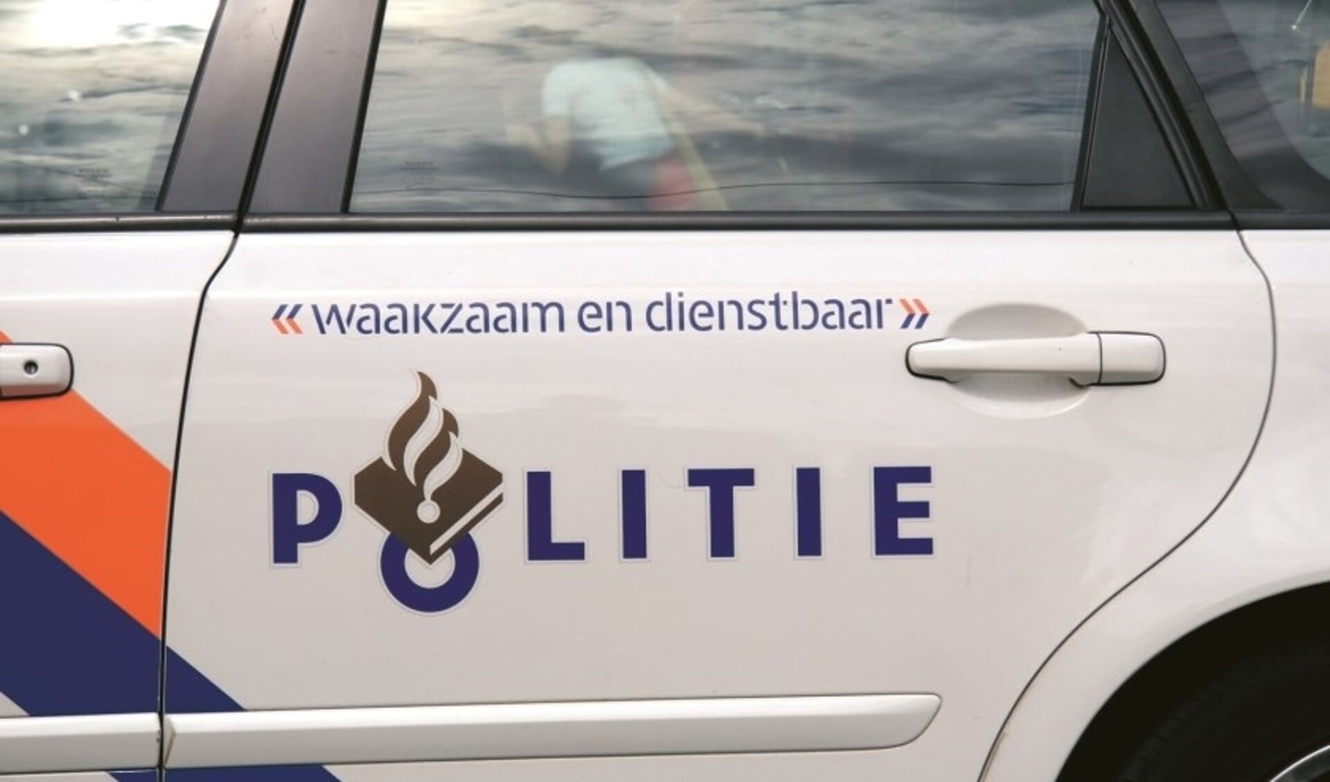 De politie heeft donderdag 2 januari na een achtervolging twee mannen aangehouden op de Borneokade in Amsterdam. 