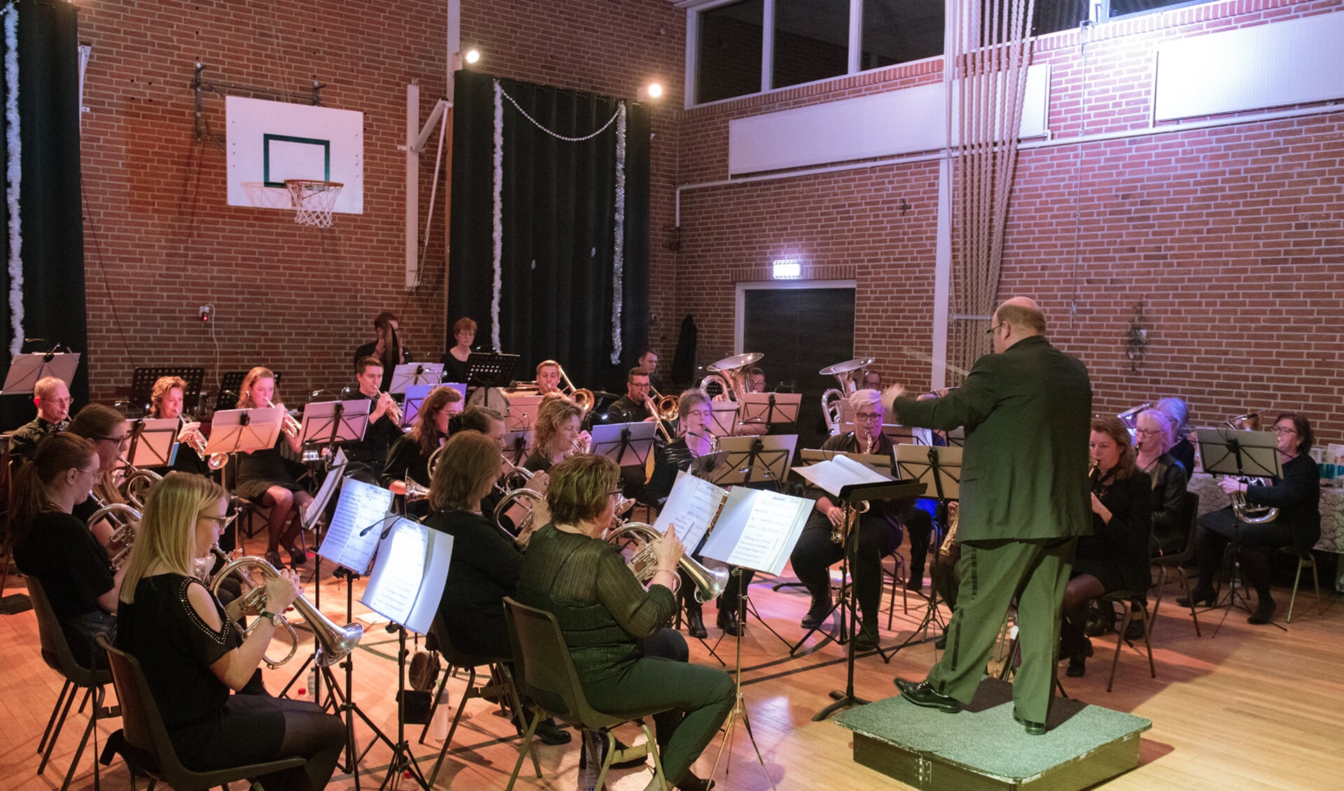 Muziekvereniging T.A.V.E.N.U. heeft harmonieorkest De Herleving uitgenodigd voor een dubbelconcert.