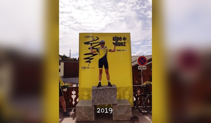 Trudy haalde met haar fietsmaatjes de top van de Alpe d'Huez.