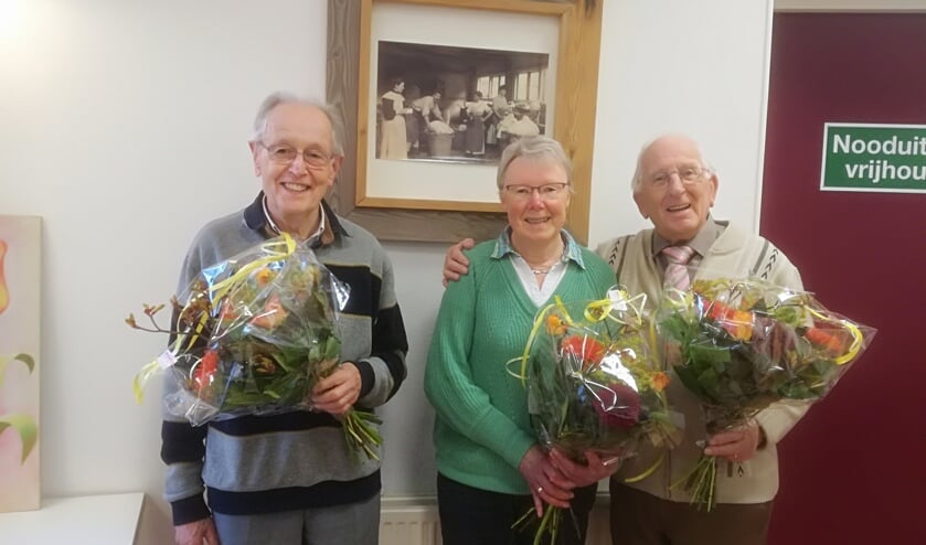Bestuursleden Piet Madderom, Lia Dijkstra en Harrie Peijnenburg.
