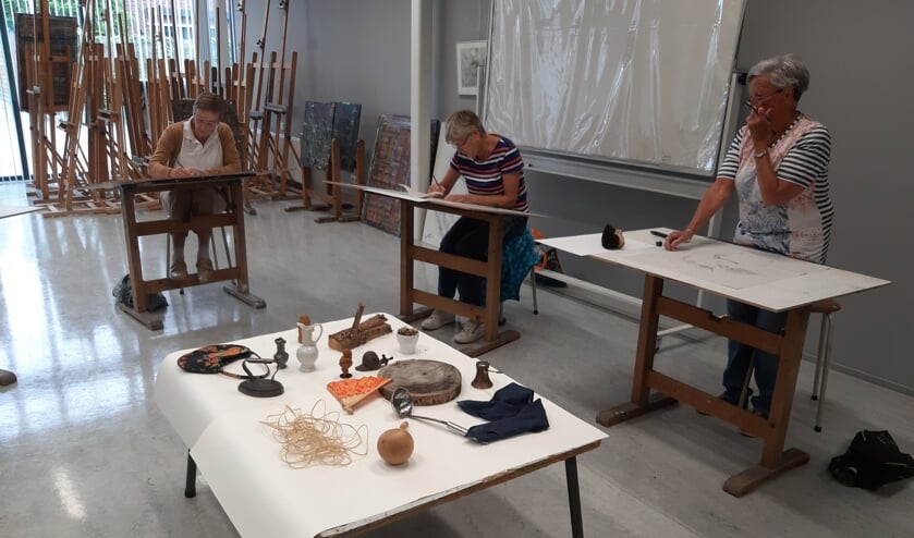 Aan de slag in het mooie schilderatelier van Toonbeeld.