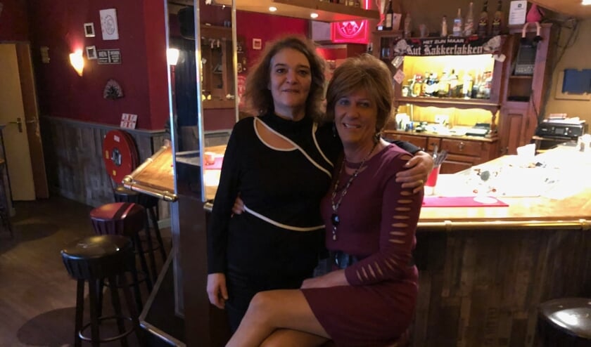 Patricia Alonso (links), hier met Melanie, biedt transgenders de ruimte.