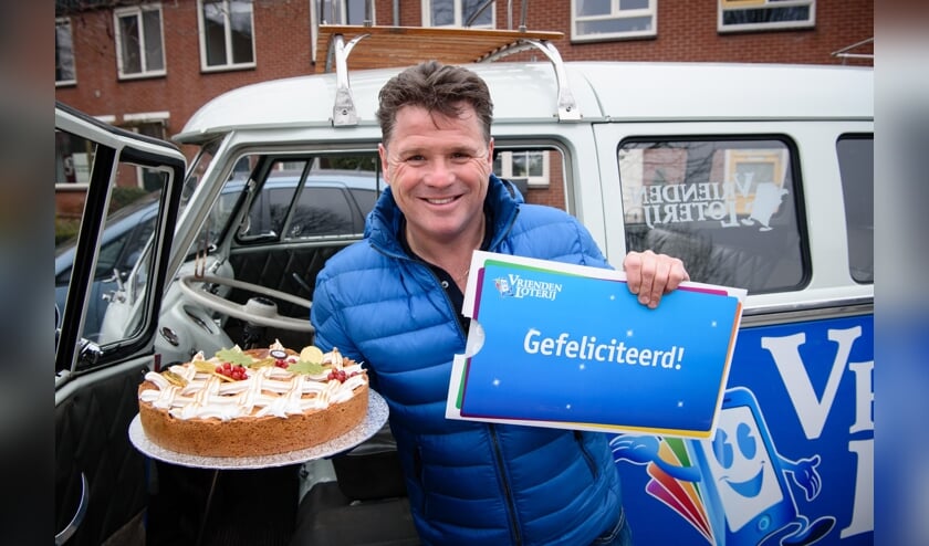 Streekgenoot Wolter Kroes komt ook de winnaars feliciteren.