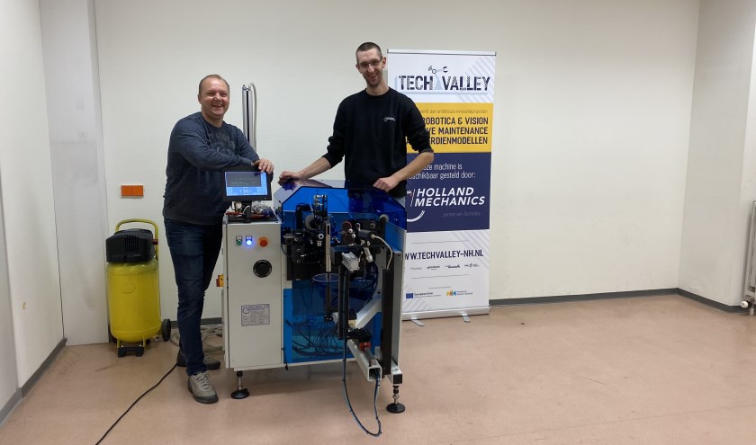 Een vlechtmachine die gebruikt wordt om fietswielen te maken.