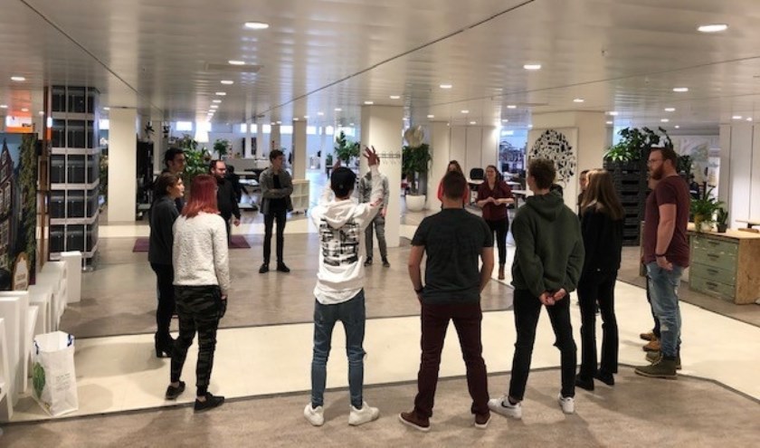 Jongeren tijdens de kennismakingsbijeenkomst.