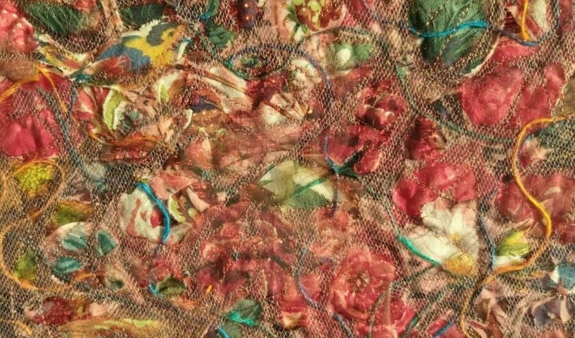 Detail van schilderij van textiel, te zien in de Bieb van Tuitjehorn.