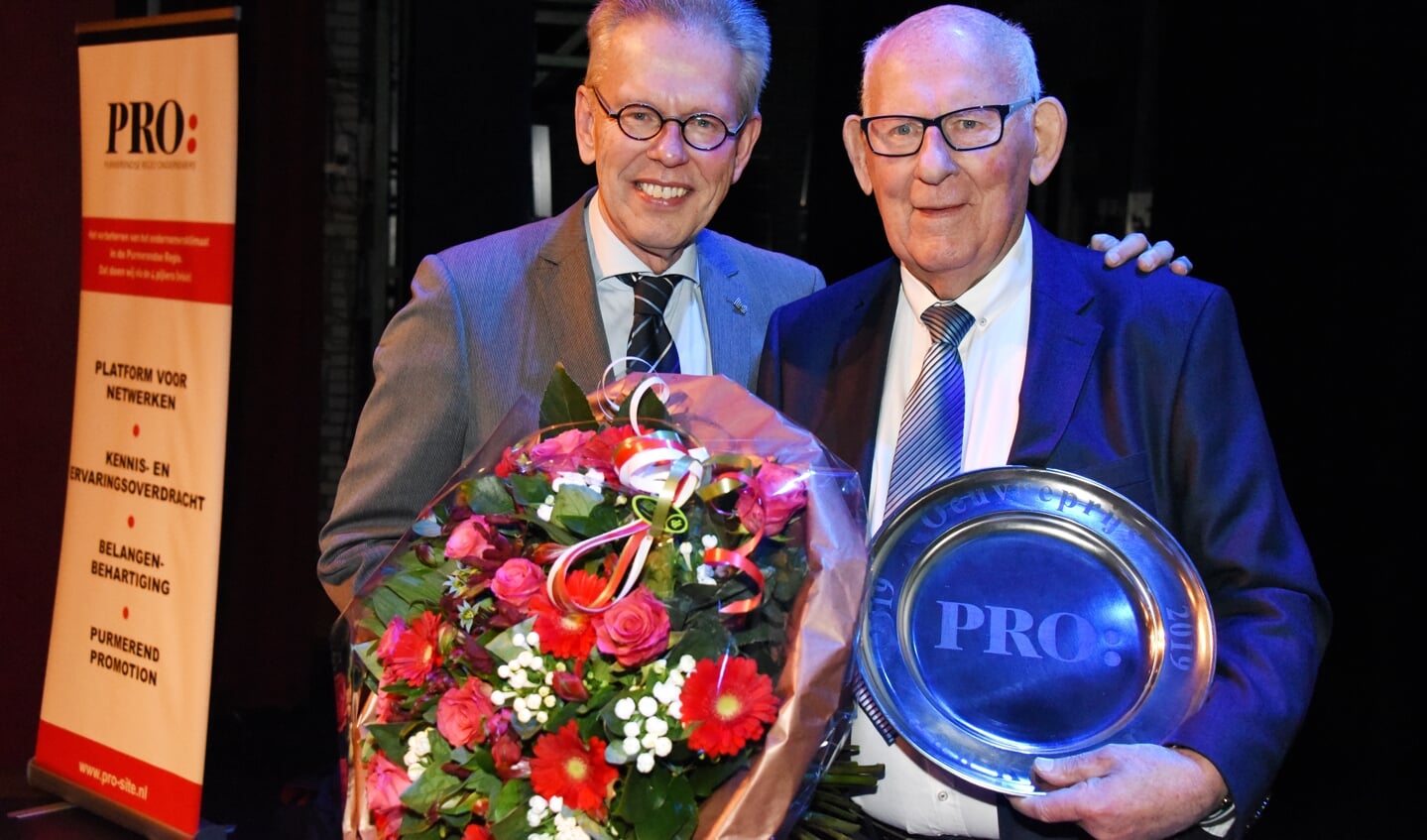 Vorig jaar kreeg Jan Kuiper al een Koninklijke Onderscheiding. De motor van de kortebaandraverij kreeg zaterdagavond ook de oeuvreprijs voor zijn jarenlange verdiensten voor de stad.nten a