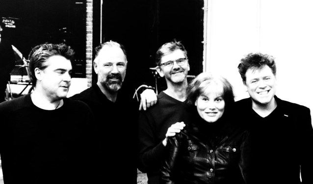 The Velvet Grooves brengt funk-, soul- en jazz-covers.