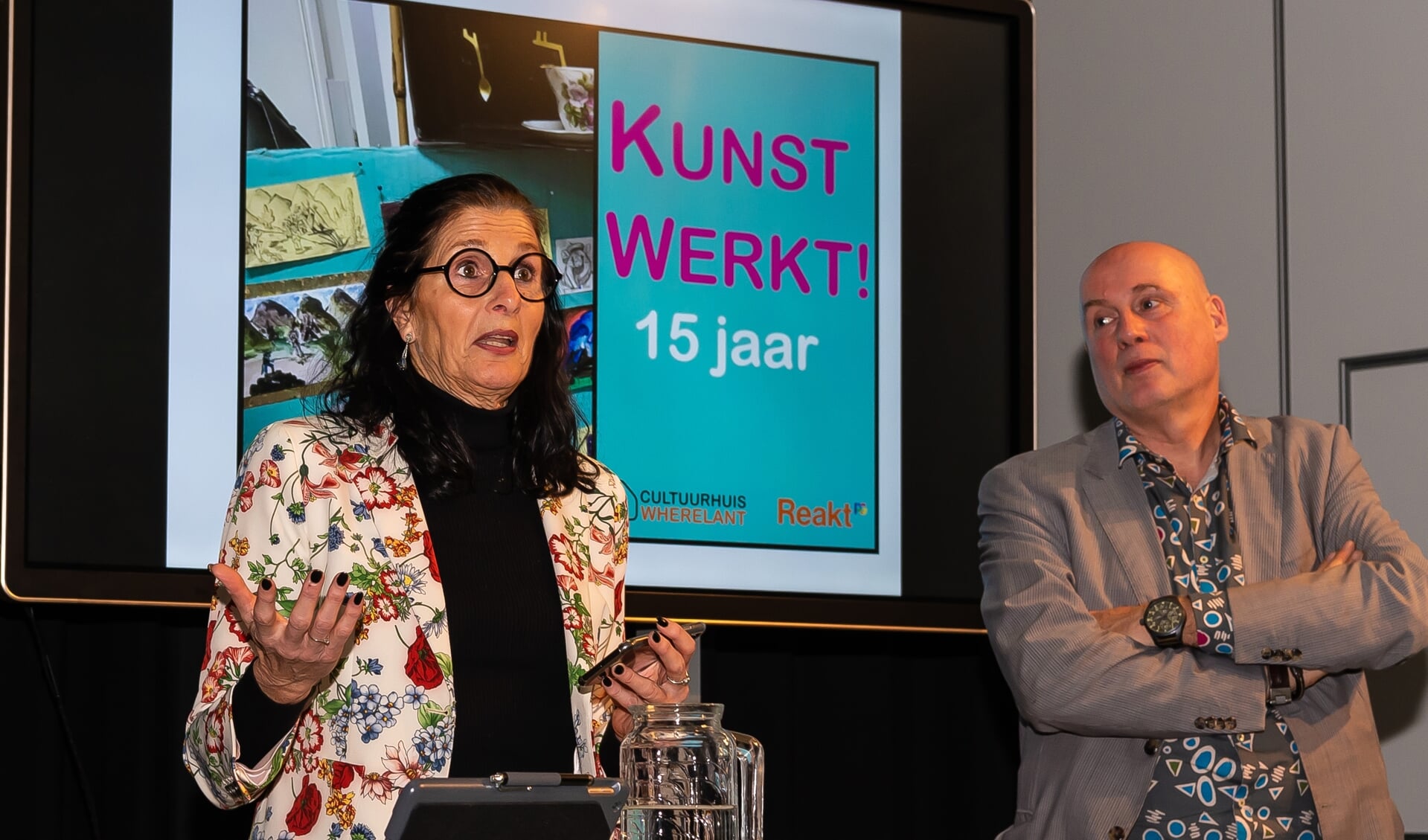 José van den Hurk van Wherelant en Simon Visser van Reakt tijdens de opening van de expositie en het Inloopmuseum.