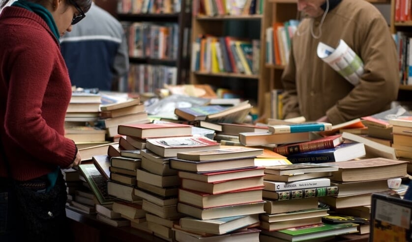 Ook zijn er boeken te koop op de rommelmarkt.