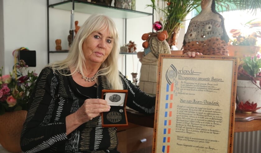 Sies van Hoorn-Vrasdonk is trots op haar onderscheiding.