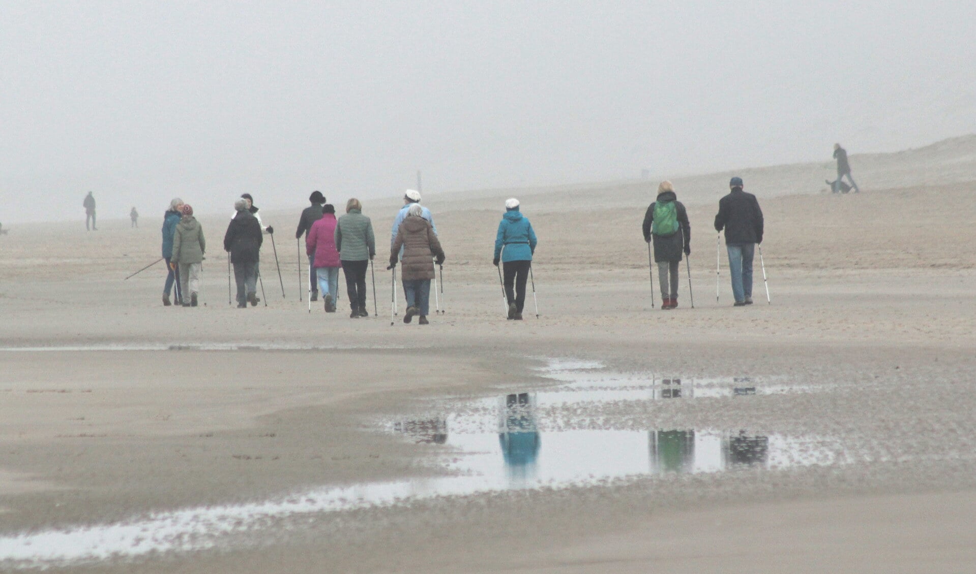 Nordic walking op het strand