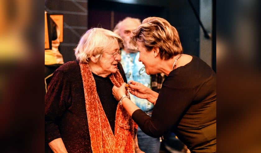 Mevrouw Simon-Rijkers uit Schagerbrug wordt onderscheiden als Lid in de Orde van Oranje Nassau.