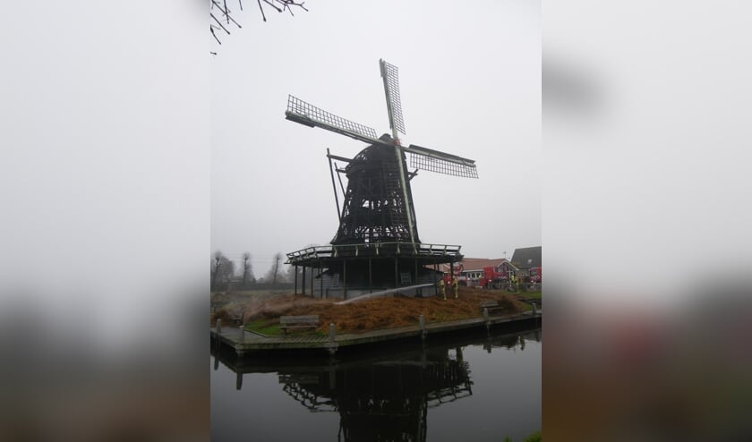 Molen Ceres een dag na de brand op oudjaarsnacht.