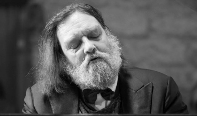Bernd Brackman (1960) staat bekend om zijn persoonlijke en doorleefde interpretaties van het grote pianorepertoire.