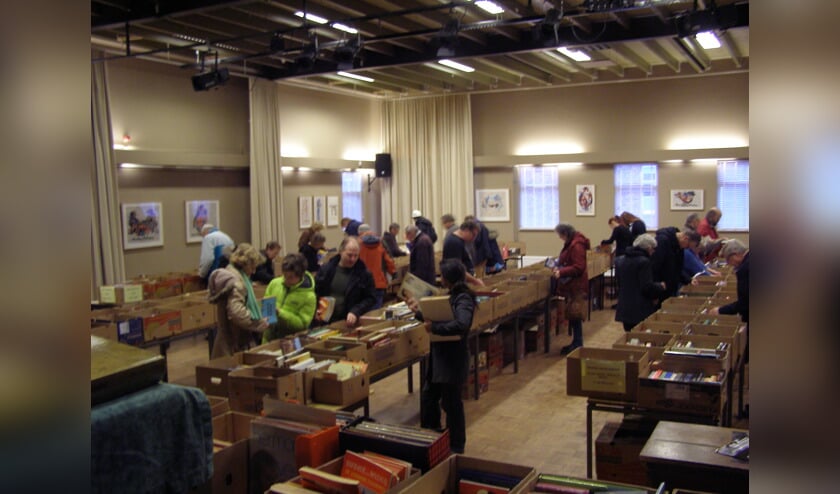 De boekenmarkt is een van de grootste particuliere boekenmarkten van Noord-Holland.