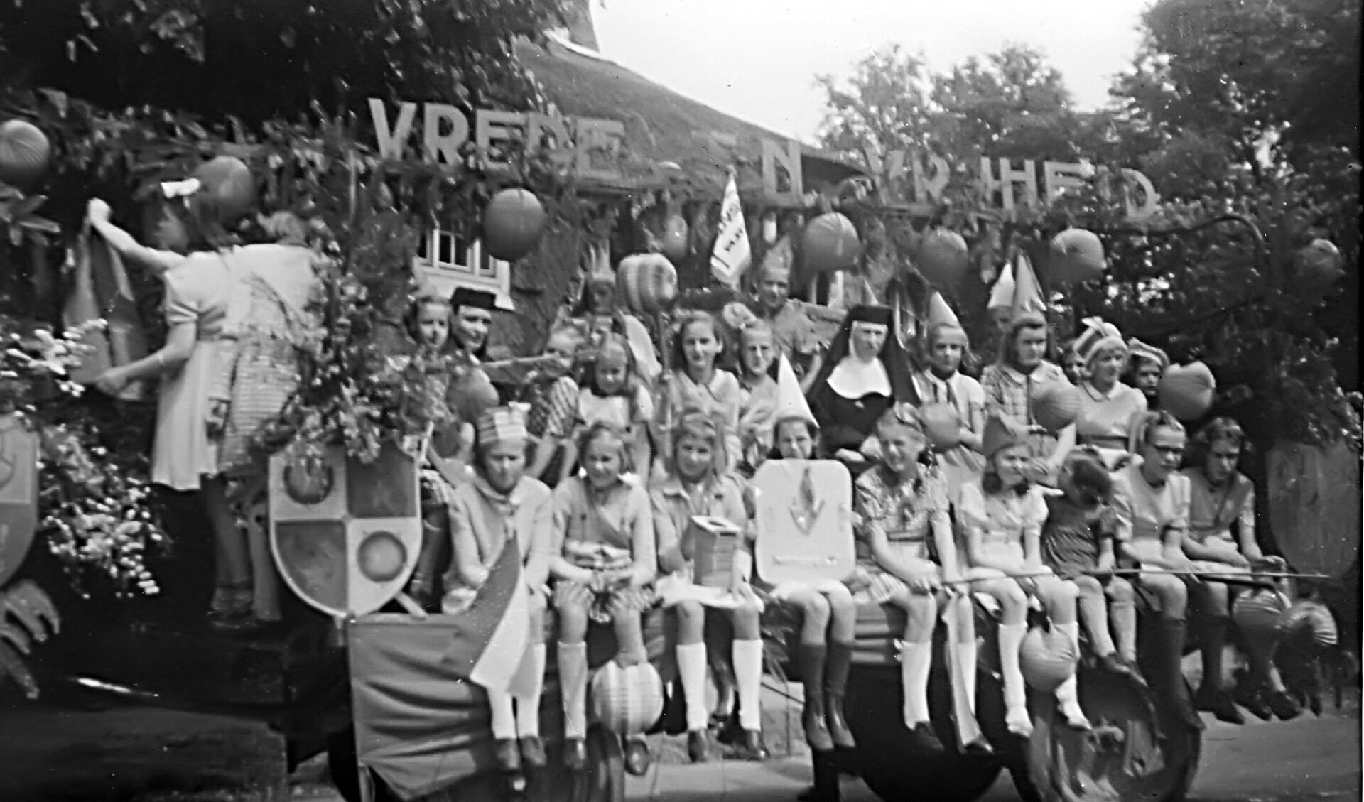 Bevrijdingsfeest 1945. Bron: Beeldbank Historische Vereniging Bergen