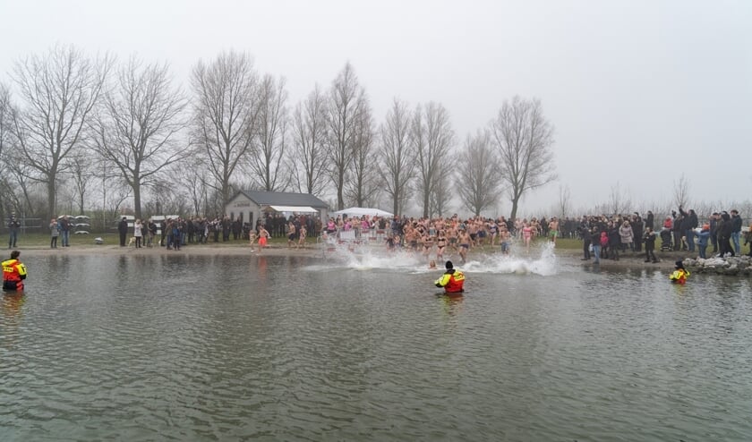 En... koppie onder in het koude IJsselmeer.